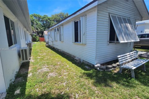 House in Hollywood, Florida 2 bedrooms, 72.19 sq.m. № 1964209 - photo 5