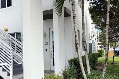 Copropriété à vendre à Doral, Floride: 3 chambres, 122.17 m2 № 2091197 - photo 2