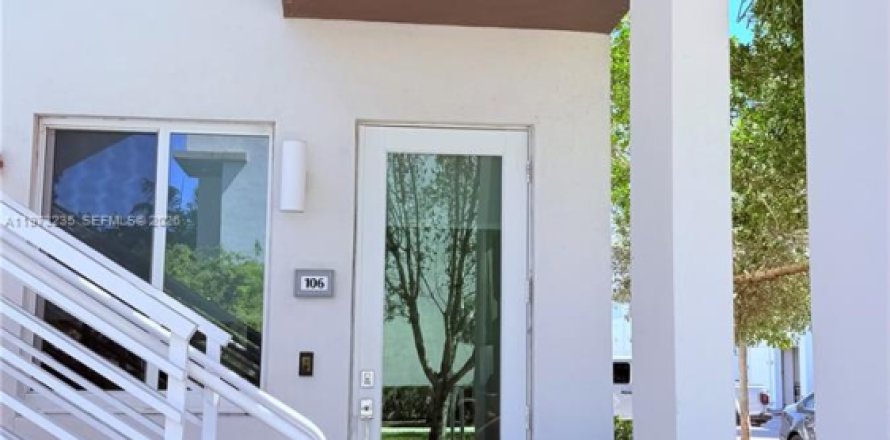 Condo à Doral, Floride, 3 chambres  № 2091197