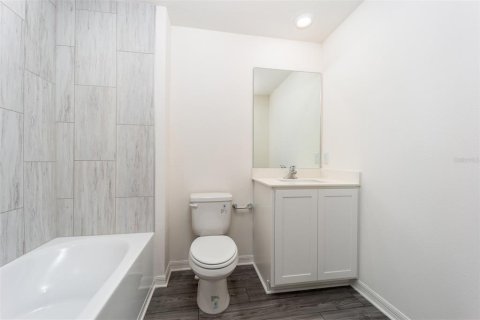 Townhouse in Dundee, Florida 2 bedrooms, 146.23 sq.m. № 2219035 - photo 15