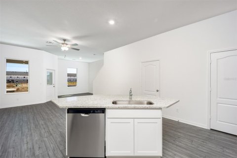 Townhouse in Dundee, Florida 2 bedrooms, 146.23 sq.m. № 2219035 - photo 6