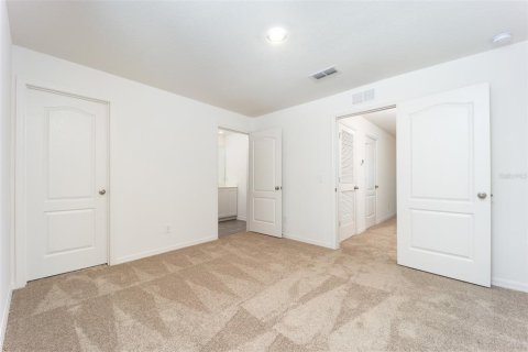 Townhouse in Dundee, Florida 2 bedrooms, 146.23 sq.m. № 2219035 - photo 14