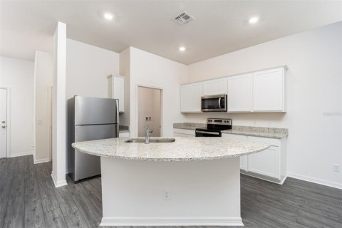 Townhouse in Dundee, Florida 2 bedrooms, 146.23 sq.m. № 2219035 - photo 4