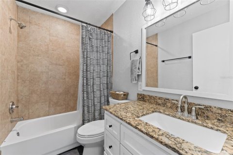 House in Tampa, Florida 4 bedrooms, 178 sq.m. № 1761167 - photo 18