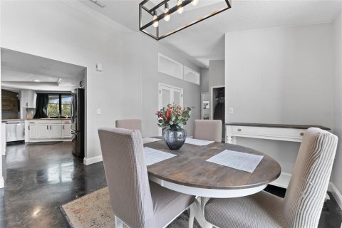 House in Tampa, Florida 4 bedrooms, 178 sq.m. № 1761167 - photo 5