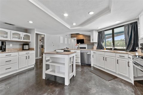 House in Tampa, Florida 4 bedrooms, 178 sq.m. № 1761167 - photo 6
