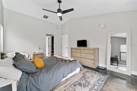House in Tampa, Florida 4 bedrooms, 178 sq.m. № 1761167 - photo 12