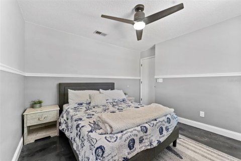 House in Tampa, Florida 4 bedrooms, 178 sq.m. № 1761167 - photo 17