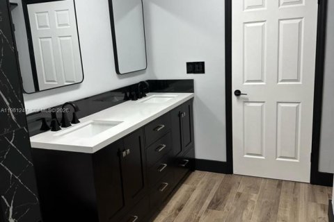 Купить виллу или дом в Хомстед, Флорида 4 спальни, 259.85м2, № 2043619 - фото 17