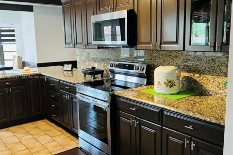 Купить виллу или дом в Хомстед, Флорида 4 спальни, 259.85м2, № 2043619 - фото 10