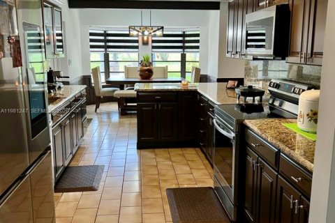 Купить виллу или дом в Хомстед, Флорида 4 спальни, 259.85м2, № 2043619 - фото 12