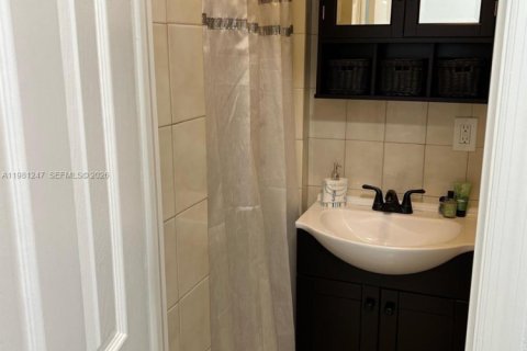 Купить виллу или дом в Хомстед, Флорида 4 спальни, 259.85м2, № 2043619 - фото 21