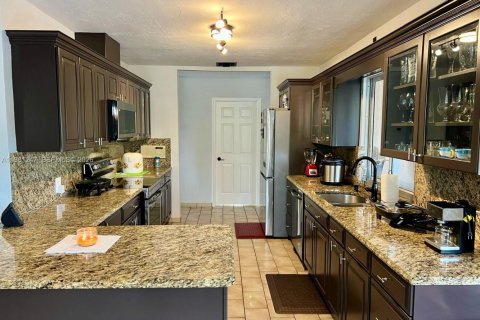 Купить виллу или дом в Хомстед, Флорида 4 спальни, 259.85м2, № 2043619 - фото 9