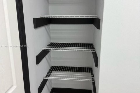 Купить виллу или дом в Хомстед, Флорида 4 спальни, 259.85м2, № 2043619 - фото 15