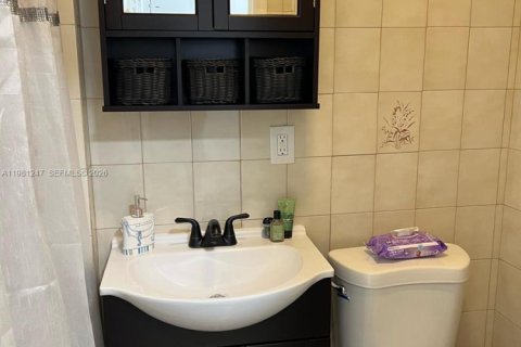 Купить виллу или дом в Хомстед, Флорида 4 спальни, 259.85м2, № 2043619 - фото 22