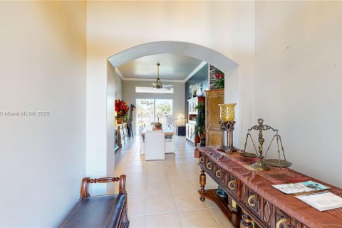 Casa en venta en Homestead, Florida, 5 dormitorios, 228.54 m2 № 1954949 - foto 8