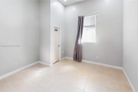 Casa en venta en Homestead, Florida, 5 dormitorios, 228.54 m2 № 1954949 - foto 30