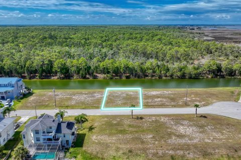 Terreno en venta en Hernando Beach, Florida № 2111846 - foto 4