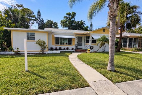 Villa ou maison à Gulfport, Floride 2 chambres, 73.02 m2 № 2395732