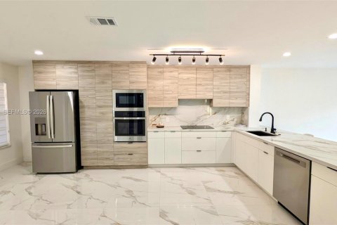 Touwnhouse à louer à Boca Raton, Floride: 3 chambres, 157.75 m2 № 2439365 - photo 7