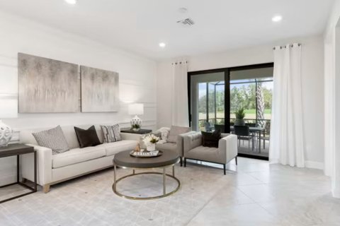 House in DEL WEBB LAKEWOOD RANCH in Bradenton, Florida 2 bedrooms, 148 sq.m. № 56954 - photo 1