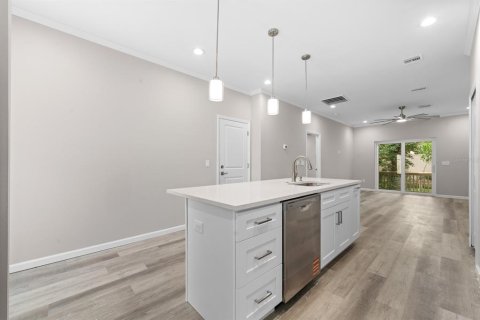 Casa en venta en Tampa, Florida, 3 dormitorios, 115.76 m2 № 2198806 - foto 6