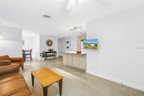 Casa en venta en Saint Petersburg, Florida, 3 dormitorios, 107.58 m2 № 2428663 - foto 5