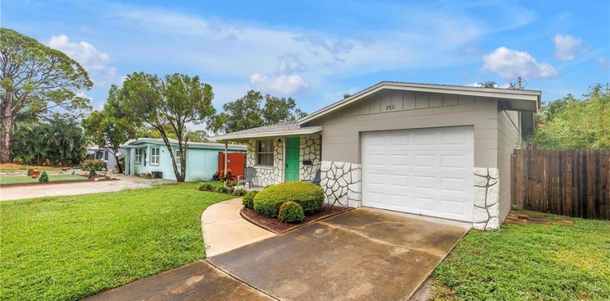 Casa en Saint Petersburg, Florida 3 dormitorios, 107.58 m2 № 2428663
