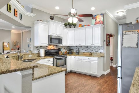 House in Lakeland, Florida 3 bedrooms, 231.42 sq.m. № 1910806 - photo 8