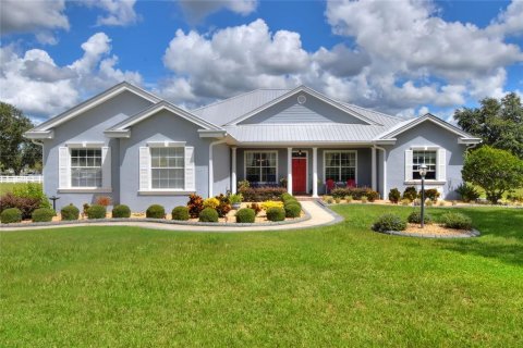 House in Lakeland, Florida 3 bedrooms, 231.42 sq.m. № 1910806 - photo 1