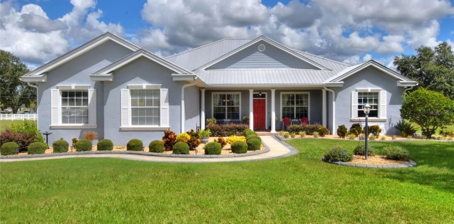 House in Lakeland, Florida 3 bedrooms, 231.42 sq.m. № 1910806