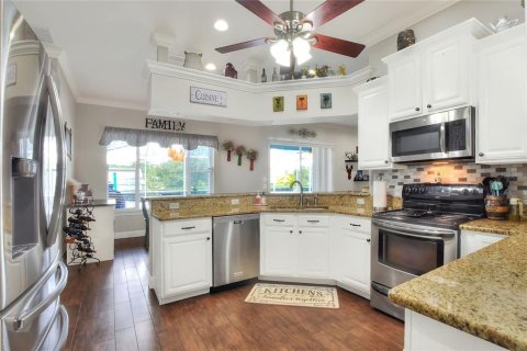 House in Lakeland, Florida 3 bedrooms, 231.42 sq.m. № 1910806 - photo 11