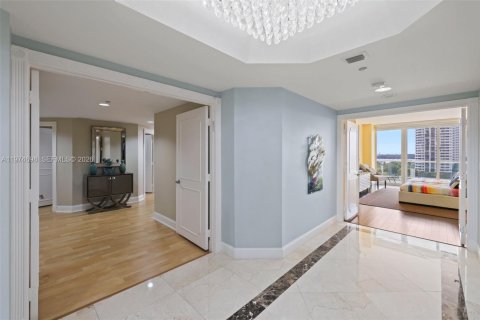 Condo in Aventura, Florida, 4 bedrooms  № 2246667 - photo 27