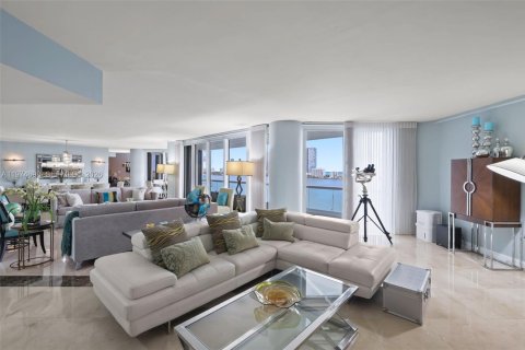 Condo in Aventura, Florida, 4 bedrooms  № 2246667 - photo 14