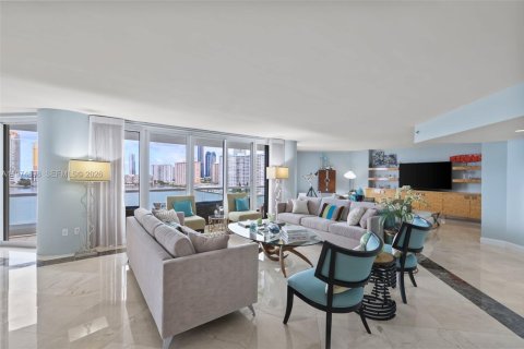 Condo in Aventura, Florida, 4 bedrooms  № 2246667 - photo 9