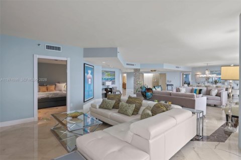 Condo in Aventura, Florida, 4 bedrooms  № 2246667 - photo 15