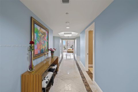 Condo in Aventura, Florida, 4 bedrooms  № 2246667 - photo 25