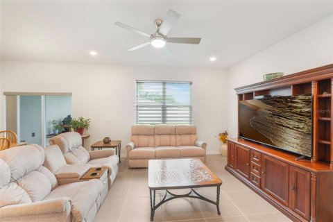 House in Eustis, Florida 3 bedrooms, 167.22 sq.m. № 1823354 - photo 8
