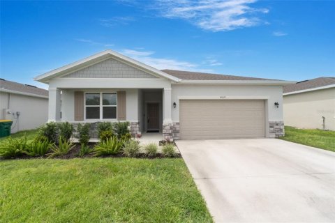 House in Eustis, Florida 3 bedrooms, 167.22 sq.m. № 1823354 - photo 1