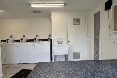 Condo in Altamonte Springs, Florida, 1 bedroom № 2218460 - photo 17