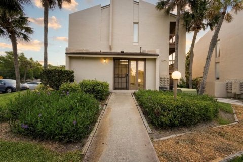 Condo in Altamonte Springs, Florida, 1 bedroom № 2218460 - photo 16