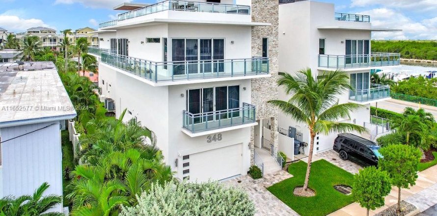 Casa en Hollywood, Florida 4 dormitorios, 375.6 m2 № 1812236