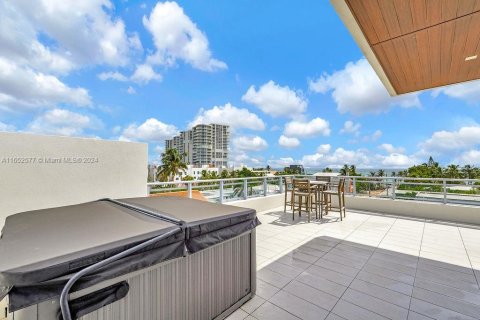 Casa en venta en Hollywood, Florida, 4 dormitorios, 375.6 m2 № 1812236 - foto 25