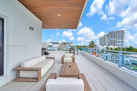 Casa en venta en Hollywood, Florida, 4 dormitorios, 375.6 m2 № 1812236 - foto 24