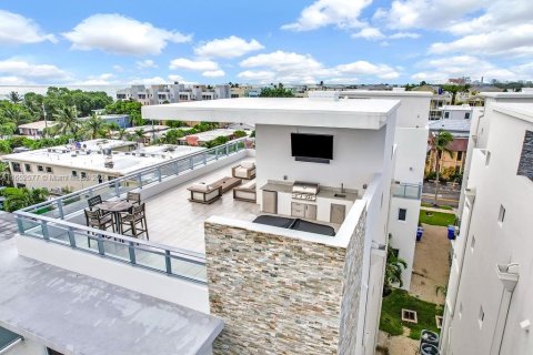 Casa en venta en Hollywood, Florida, 4 dormitorios, 375.6 m2 № 1812236 - foto 21