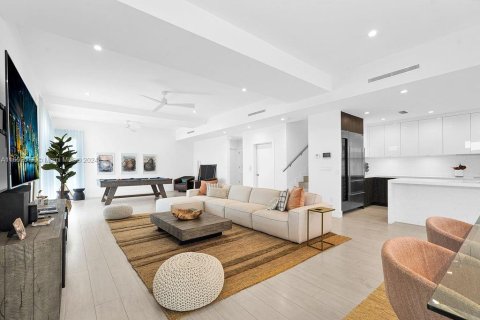 Casa en venta en Hollywood, Florida, 4 dormitorios, 375.6 m2 № 1812236 - foto 8