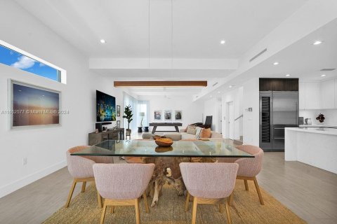 Casa en venta en Hollywood, Florida, 4 dormitorios, 375.6 m2 № 1812236 - foto 15