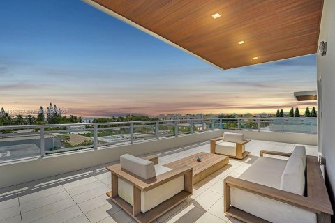 Casa en venta en Hollywood, Florida, 4 dormitorios, 375.6 m2 № 1812236 - foto 3