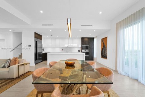 Casa en venta en Hollywood, Florida, 4 dormitorios, 375.6 m2 № 1812236 - foto 14