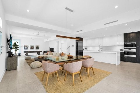 Casa en venta en Hollywood, Florida, 4 dormitorios, 375.6 m2 № 1812236 - foto 16